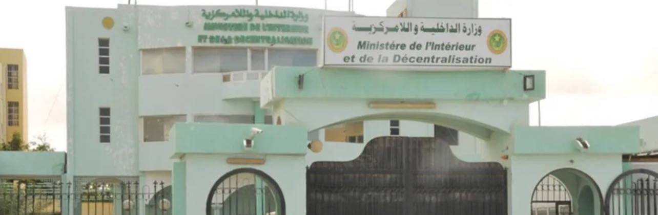 وزارة الداخلية تنفي صحة الأنباء المتداولة بشأن تعديل موعد حظر التجوال على المركبات